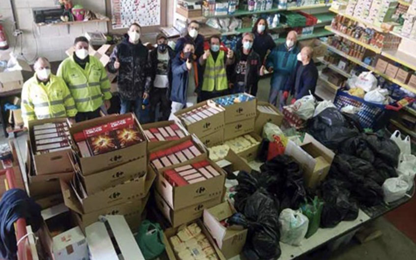 La plantilla de Rivamadrid dona 1.000 kilos de alimentos a la RRAR